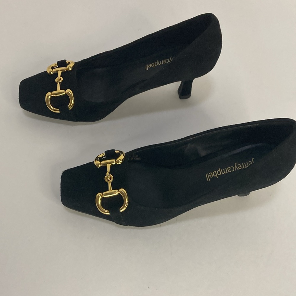 NWOT shoe goes with anything. Black heels with gold for that sophisticated look.